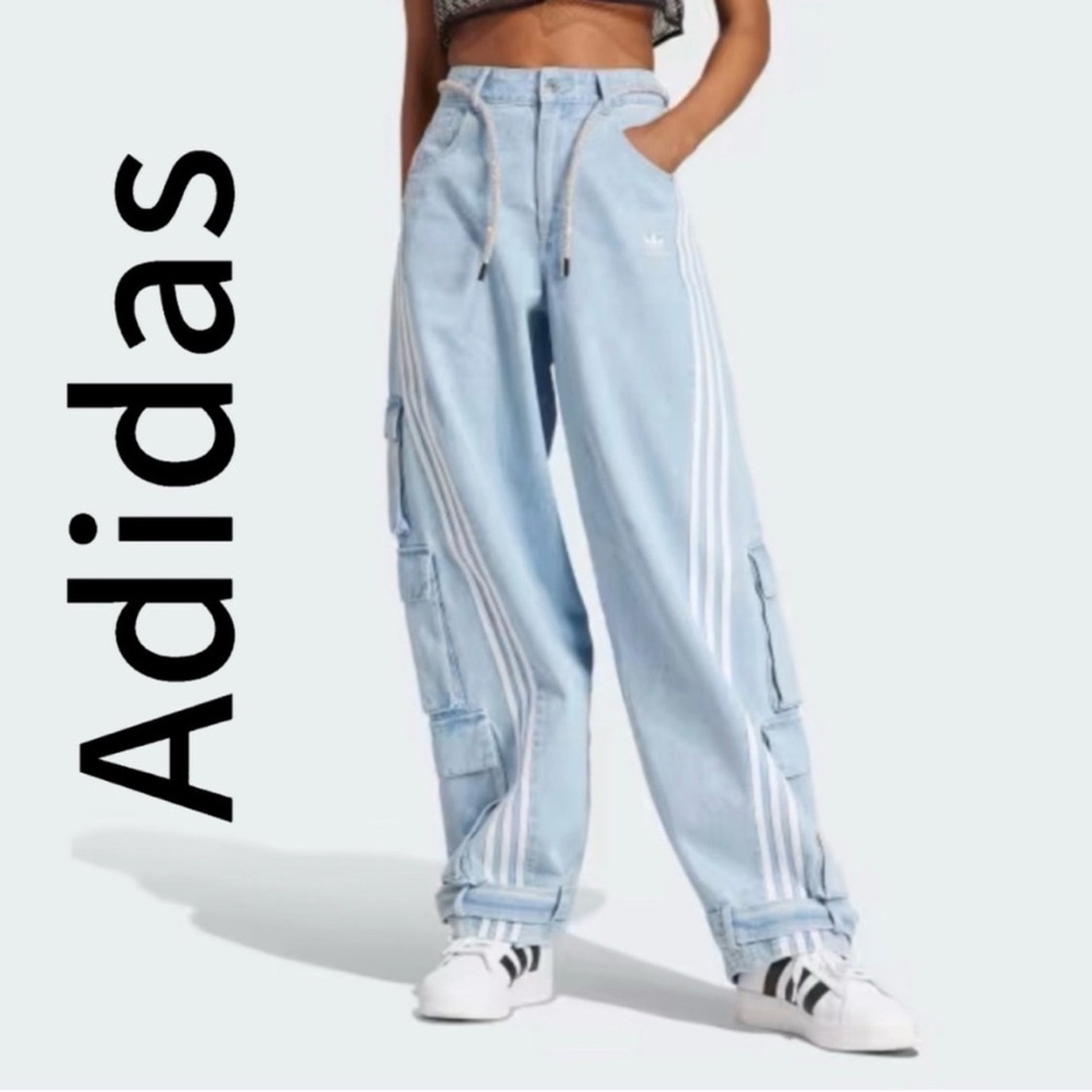 Adidas Women's Sky Blue Track Pants 35 inches waist.
42 inches lenght